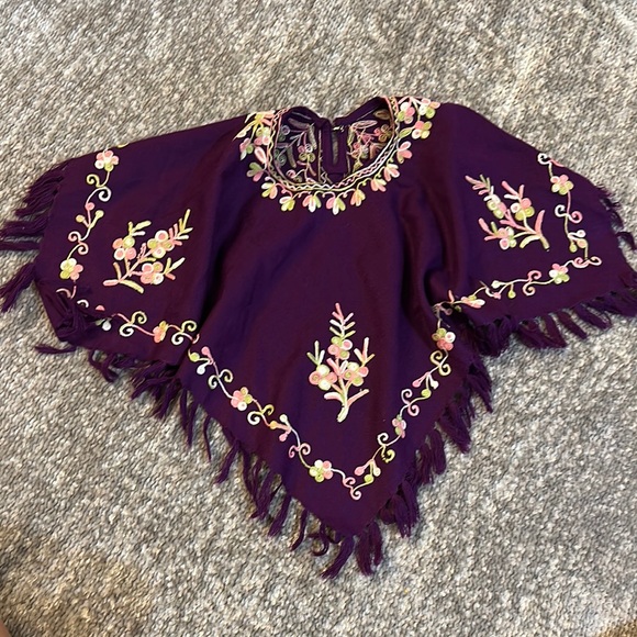 NWOT girls Purple floral hand Embroidered Poncho with Fringe size 3/4 - Picture 2 of 5